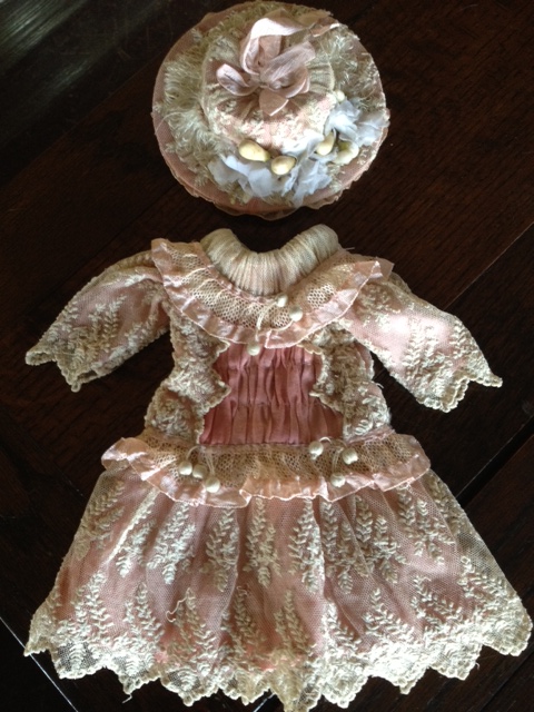 dress and bonnet B33センチ前後用 の画像