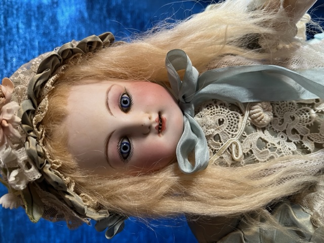 Doll AVANTI